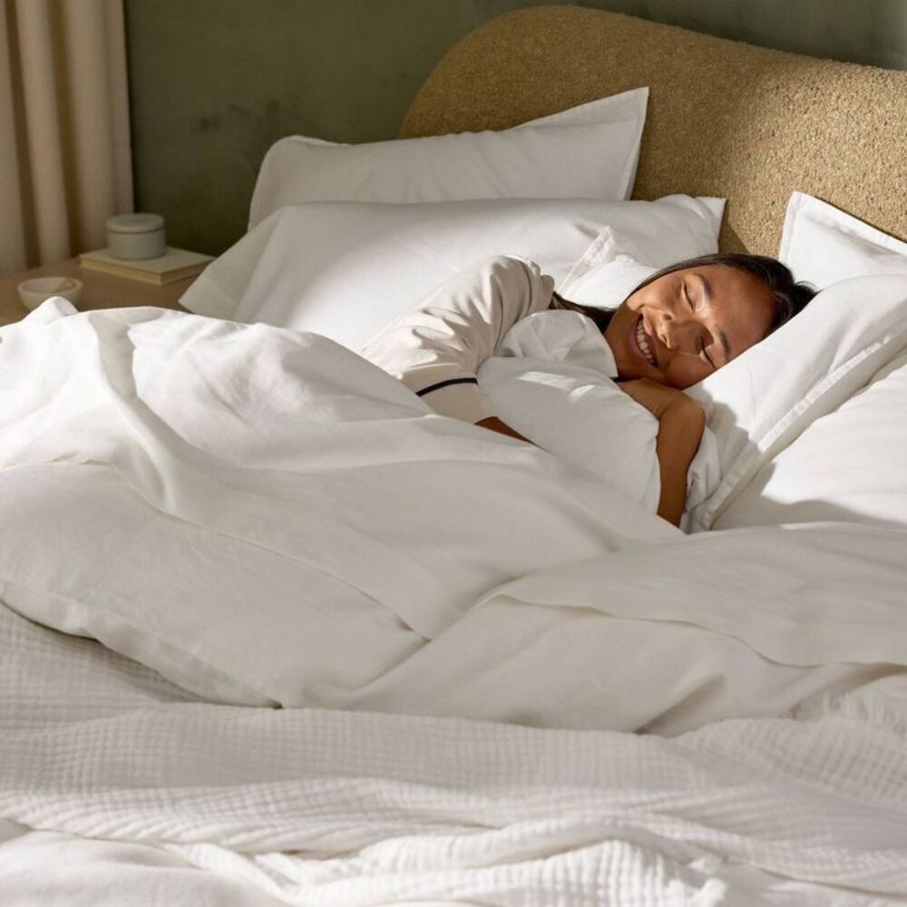 Open Box - Parachute - Queen Relaxed Linen Sheet Set White - Parachute White - Picture 3 of 4